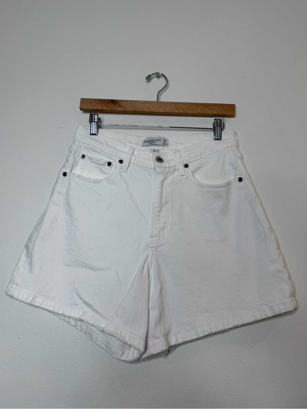 Abercrombie & Fitch The Dad Short High Rise in white size 6 long denim shorts